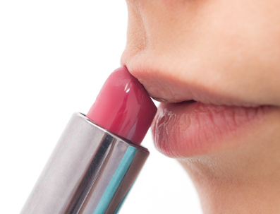 woman-applying-lipstick-correctly.jpg